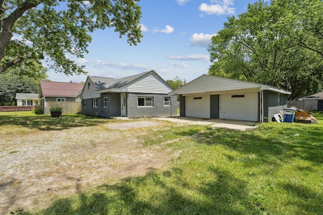 1366 Brown Rd, Columbus, OH 43223 - rear view of property with a garage and an outdoor structure