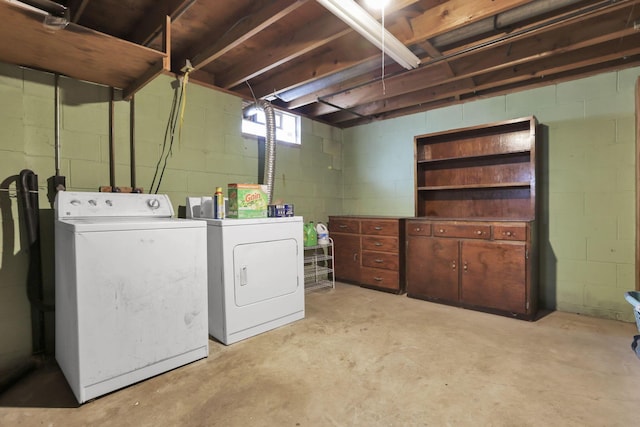 3905 Frazier Rd E, Columbus, OH 43207 - washroom with independent washer and dryer