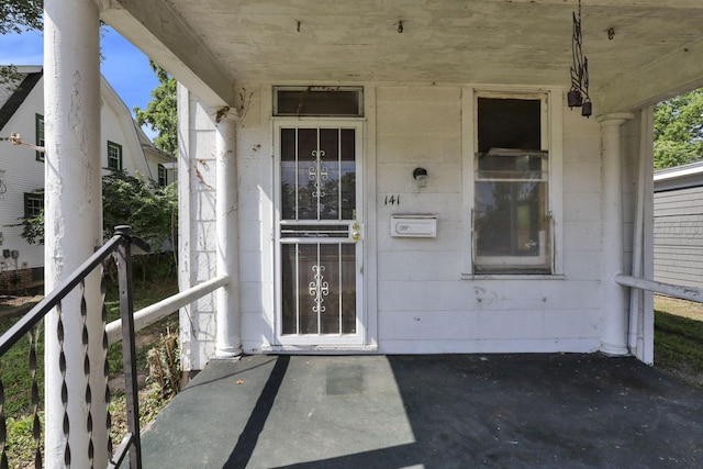 141 W Waterloo St, Canal Winchester, OH 43110 - entrance to property