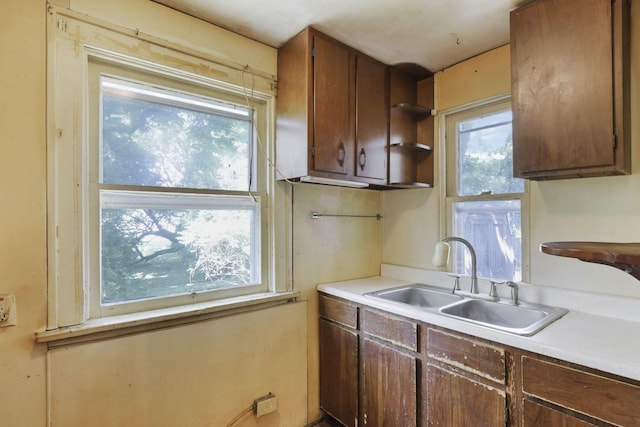 141 W Waterloo St, Canal Winchester, OH 43110 - kitchen featuring open shelves and light countertops