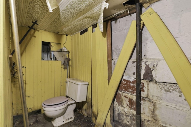 141 W Waterloo St, Canal Winchester, OH 43110 - bathroom with toilet