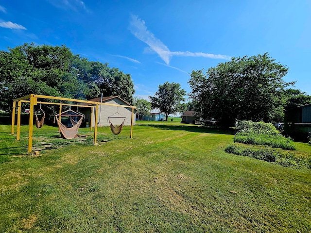 4999 Dickey Rd NE, Bloomingburg, OH 43106 - view of grassy yard