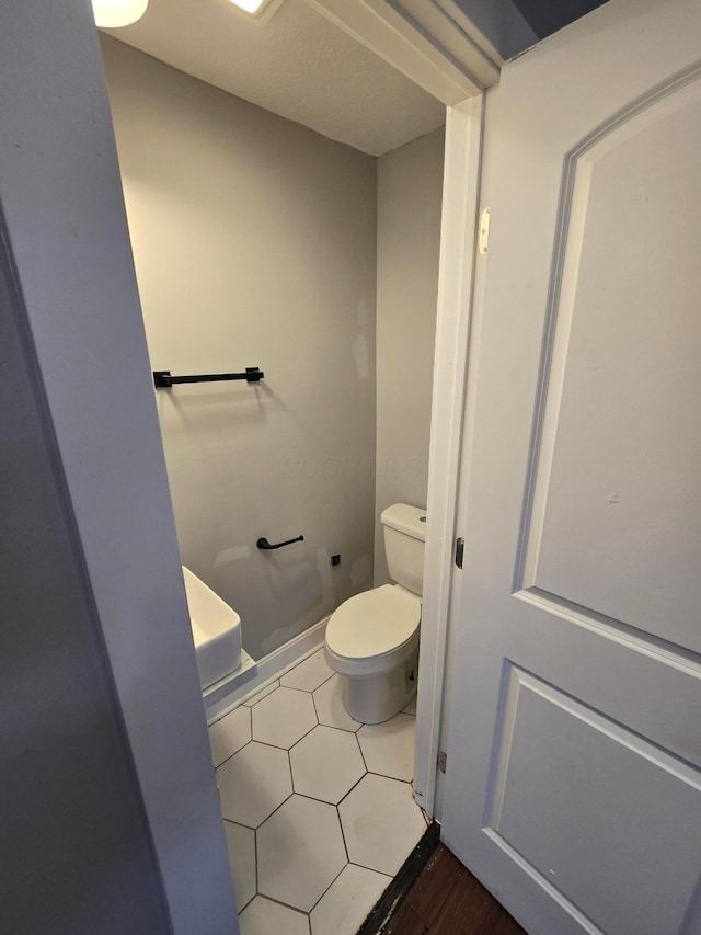 1035 Sullivant Ave, Columbus, OH 43223 - bathroom with toilet