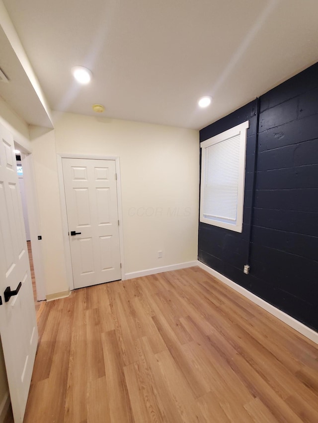 345 Dakota Ave, Columbus, OH 43223 - empty room featuring light wood-style flooring, recessed lighting, and a smoke detector
