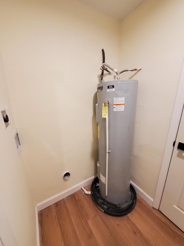 345 Dakota Ave, Columbus, OH 43223 - utility room with water heater