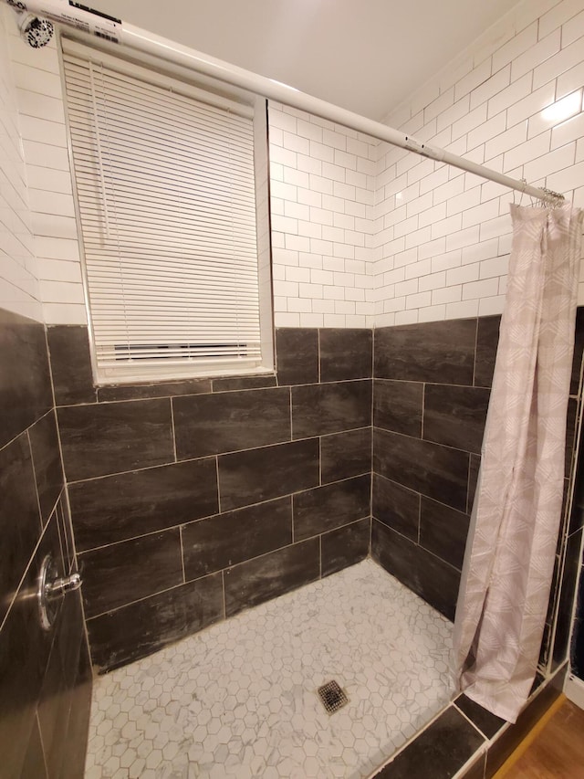 345 Dakota Ave, Columbus, OH 43223 - bathroom with a stall shower