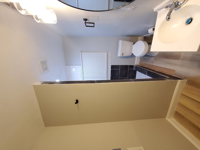 345 Dakota Ave, Columbus, OH 43223 - view of bathroom
