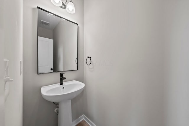 4462 Karbarda Way, Hilliard, OH 43026 - bathroom featuring baseboards