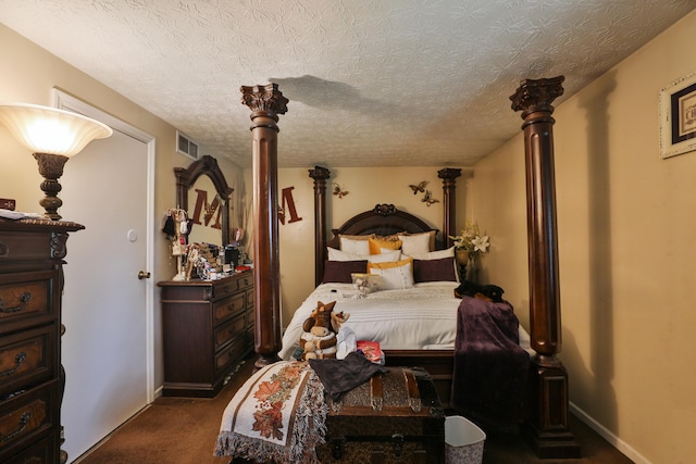 2214-2216 Pine Tree Ln, Reynoldsburg, OH 43068 - bedroom featuring carpet floors and a textured ceiling