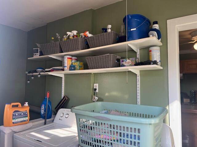 427 John St, Newark, OH 43055 - laundry area with independent washer and dryer