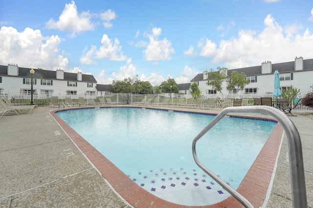 2184 Victoria Park Dr, Columbus, OH 43235 - community pool featuring a residential view