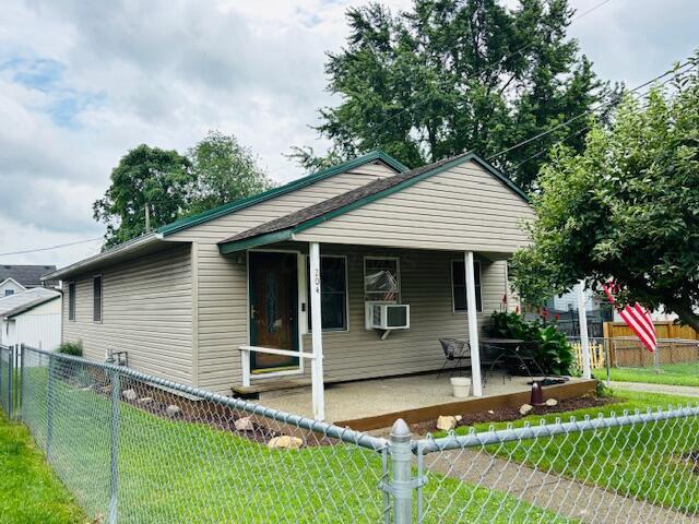 204 Hunter St, Newark, OH 43055 - photo 1