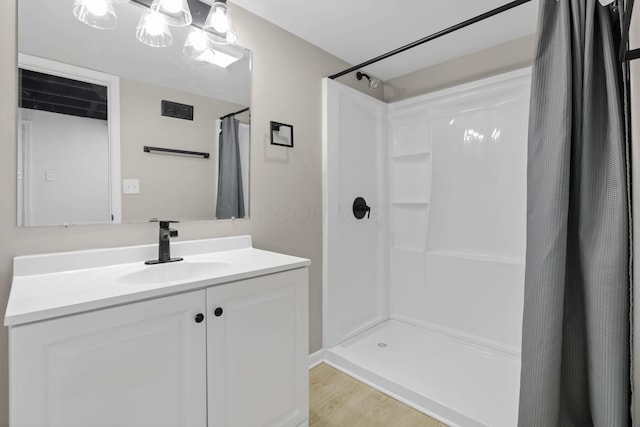 1615 Coronet Dr, Columbus, OH 43224 - bathroom featuring vanity, a shower with shower curtain, and wood finished floors
