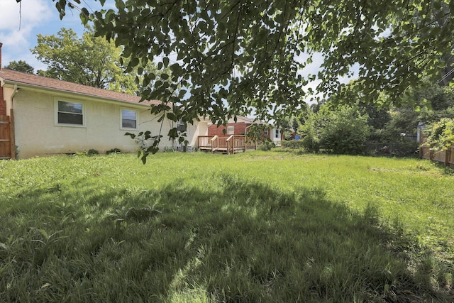 1615 Coronet Dr, Columbus, OH 43224 - view of grassy yard with a deck