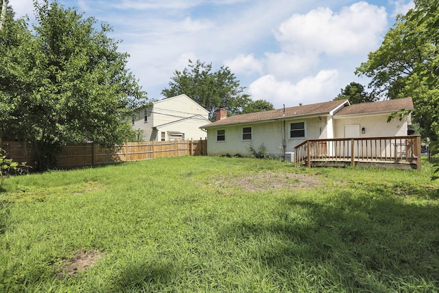 1615 Coronet Dr, Columbus, OH 43224 - view of yard featuring a deck