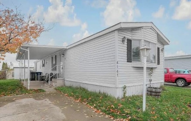 4141 Kershaw Dr, Columbus, OH 43207 - view of side of property featuring entry steps