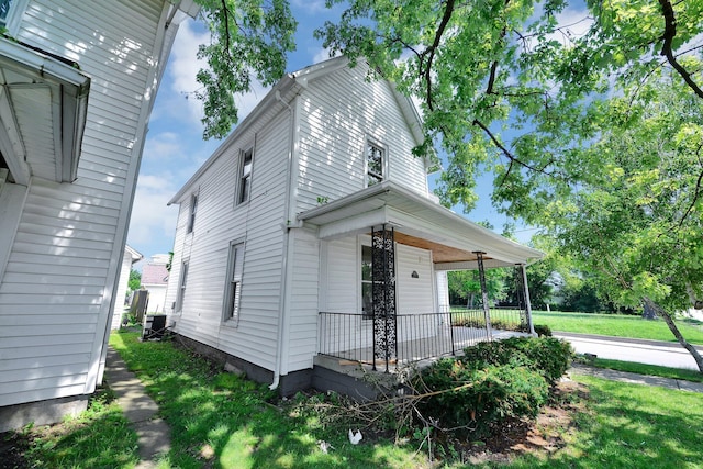 634 Columbus Ave Unit 1, Washington Court House, OH 43160 - view of property exterior featuring covered porch and a yard