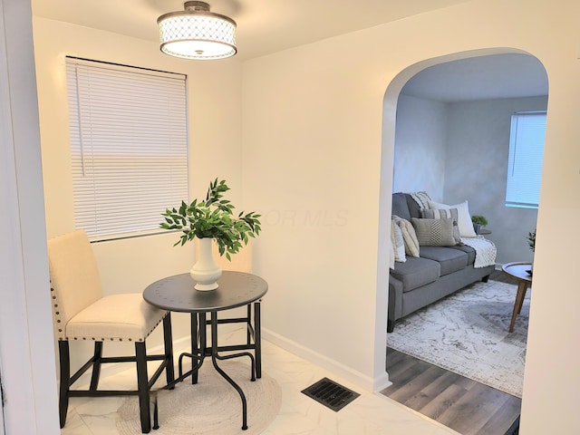 570 N Ohio Ave, Columbus, OH 43203 - dining area with arched walkways and baseboards