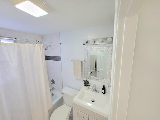 570 N Ohio Ave, Columbus, OH 43203 - bathroom with vanity and shower / tub combo with curtain