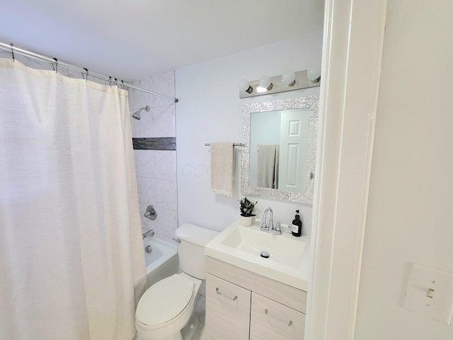 570 N Ohio Ave, Columbus, OH 43203 - bathroom featuring vanity and shower / bath combo with shower curtain