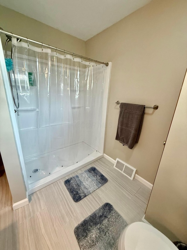 630 Duffy Dr, Washington Court House, OH 43160 - bathroom featuring a stall shower and toilet