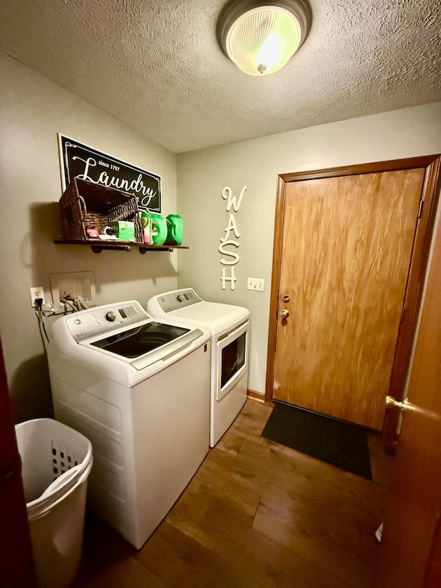 630 Duffy Dr, Washington Court House, OH 43160 - laundry area with washer and dryer, wood finished floors, and a textured ceiling