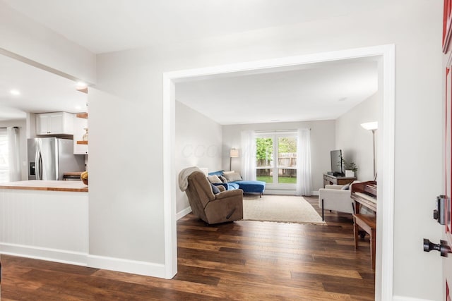 436 Darbyhurst Rd, Columbus, OH 43228 - living area featuring wood finished floors and recessed lighting
