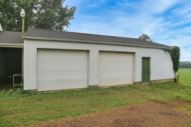7579 Rangeline Rd, Mount Vernon, OH 43050 - view of garage