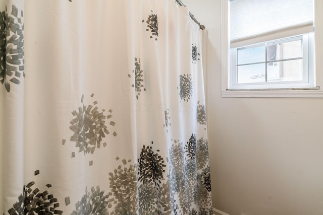 3445 Woodlawn Ave, Grove City, OH 43123 - bathroom with curtained shower
