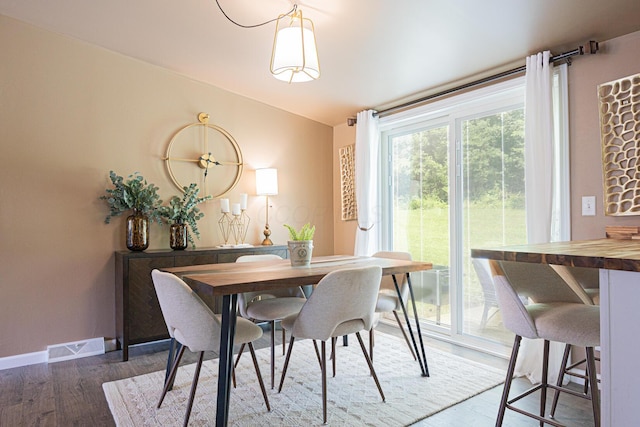 13399 Staddens Bridge Rd SE, Heath, OH 43056 - dining room featuring wood finished floors and baseboards