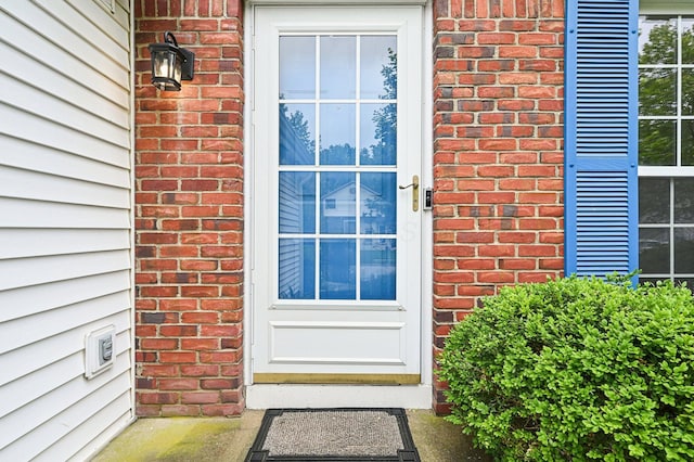 1016 Pebble Brook Dr, Columbus, OH 43240 - doorway to property with brick siding