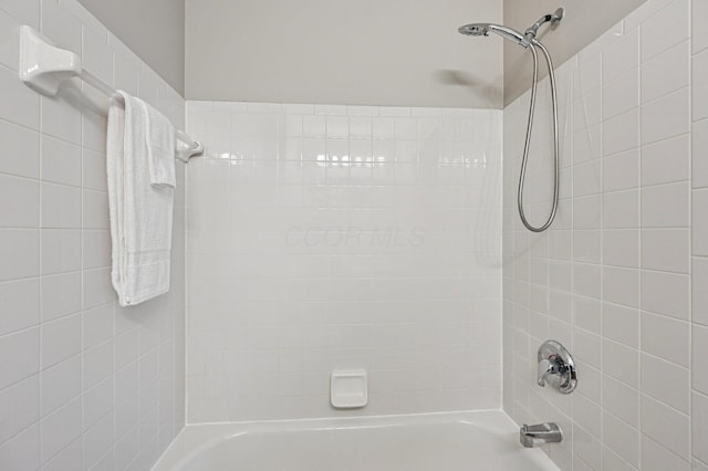 1016 Pebble Brook Dr, Columbus, OH 43240 - bathroom featuring shower / bath combination