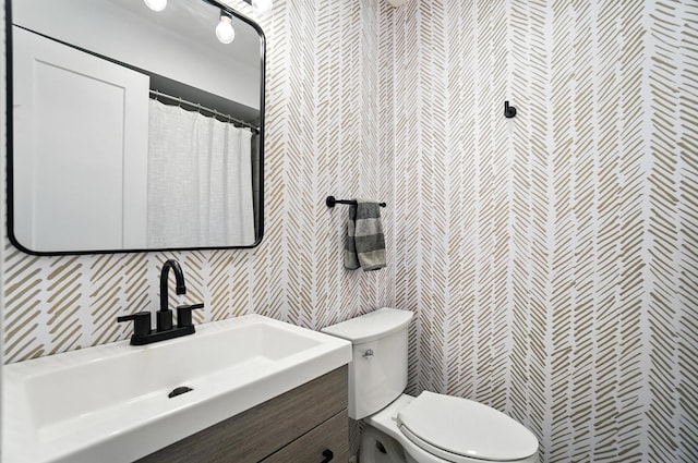 2820 Halstead Rd, Columbus, OH 43221 - full bathroom with wallpapered walls, vanity, and a shower with shower curtain