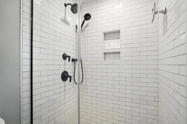 2820 Halstead Rd, Columbus, OH 43221 - bathroom with a stall shower