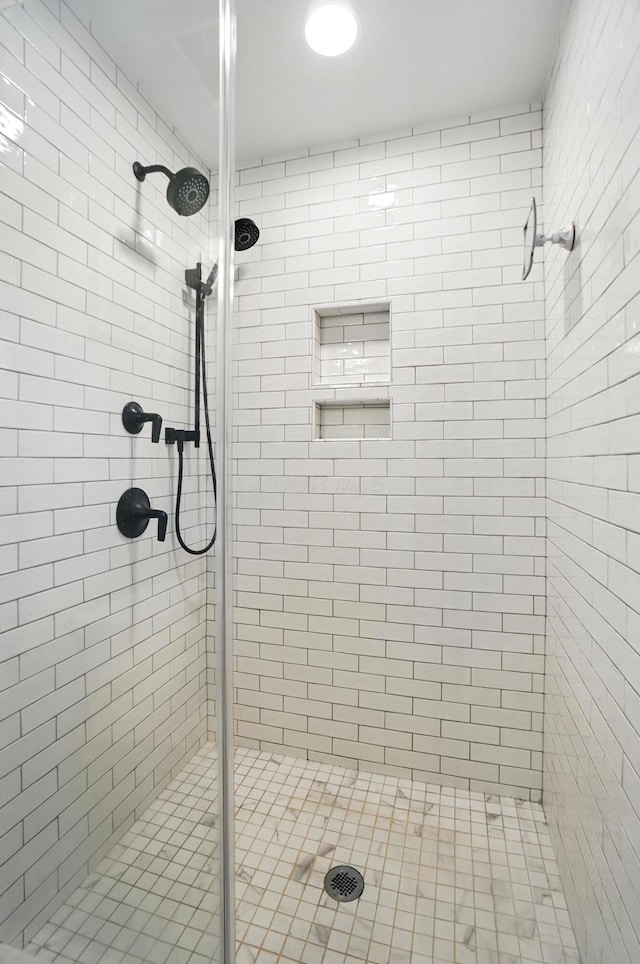2820 Halstead Rd, Columbus, OH 43221 - bathroom with a stall shower