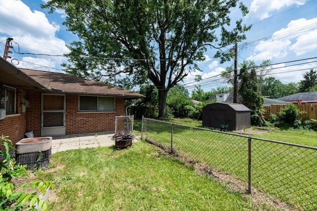 3505 Roswell Dr, Columbus, OH 43227 - fenced backyard featuring a storage shed