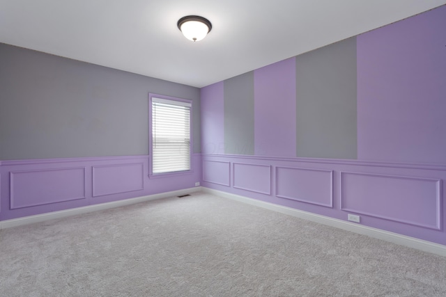 6196 Streamside Dr, Galena, OH 43021 - empty room with carpet floors, wainscoting, and a decorative wall
