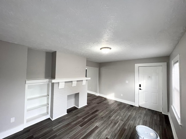 1116-1122 Cole St, Columbus, OH 43205 - unfurnished living room featuring dark wood-type flooring and a textured ceiling