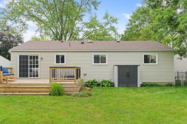 4400 Yellowhammer Dr, Westerville, OH 43081 - rear view of house featuring a deck and a shingled roof