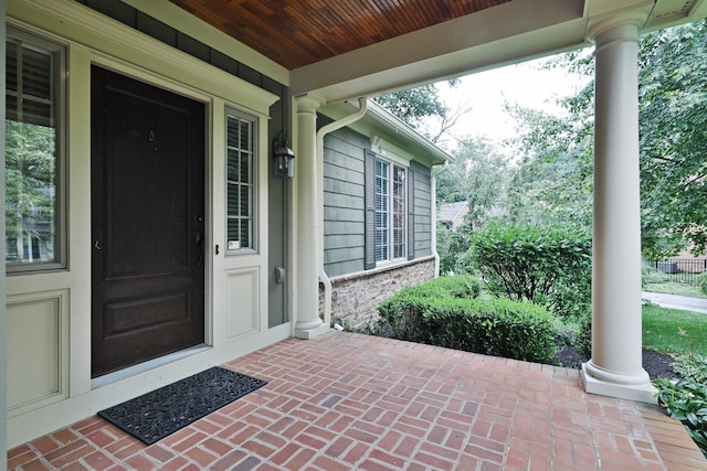 580 Keyes Ln, Worthington, OH 43085 - view of exterior entry featuring stone siding and a porch