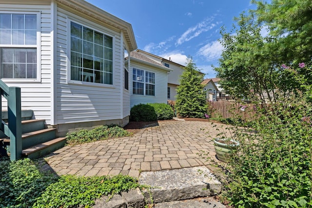 180 Locust Curve Dr, Delaware, OH 43015 - view of patio / terrace