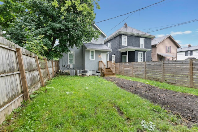 185 S Princeton Ave, Columbus, OH 43223 - rear view of property featuring a fenced backyard and stucco siding