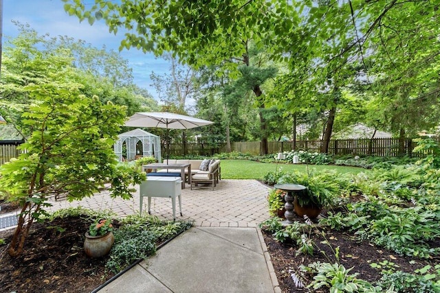 116 W Royal Forest Blvd, Columbus, OH 43214 - fenced backyard with an outdoor hangout area and a patio area