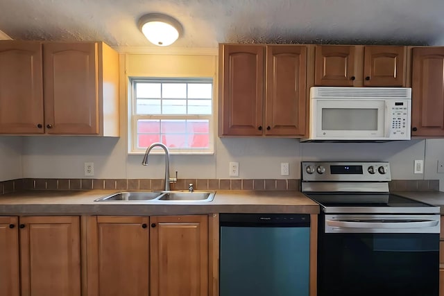 6447 Scioto Farms Rd Unit Se, Washington Court House, OH 43160 - kitchen with white microwave, dishwashing machine, and stainless steel range with electric cooktop