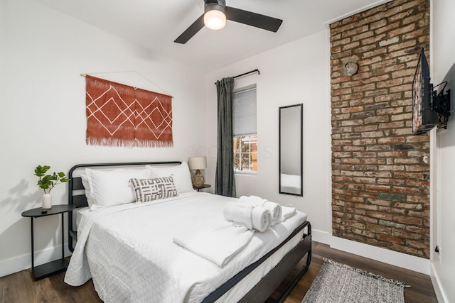 887-891 S 22nd St, Columbus, OH 43206 - bedroom with wood finished floors and ceiling fan
