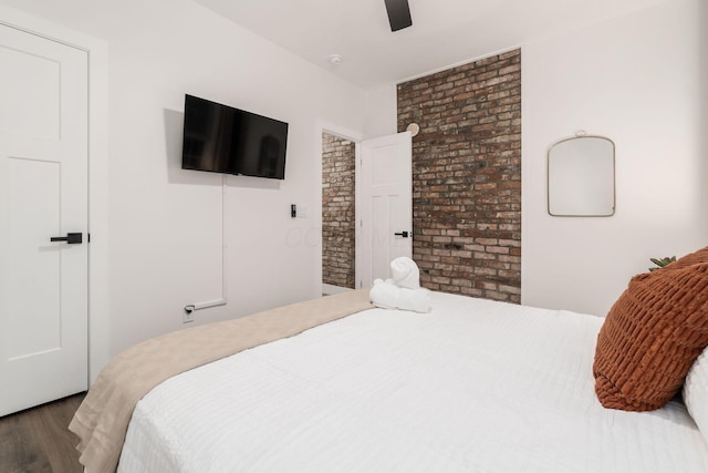 887-891 S 22nd St, Columbus, OH 43206 - bedroom with wood finished floors and a ceiling fan