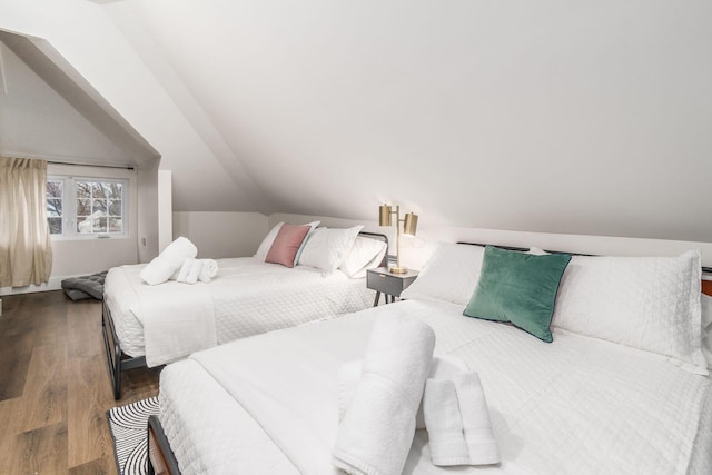 887-891 S 22nd St, Columbus, OH 43206 - bedroom with wood finished floors and vaulted ceiling