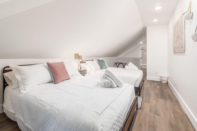 887-891 S 22nd St, Columbus, OH 43206 - bedroom featuring wood finished floors, vaulted ceiling, and recessed lighting