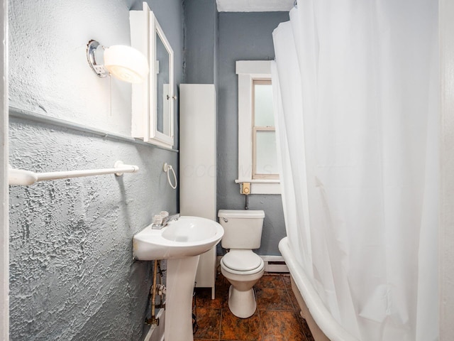 116-118 E Hudson St, Columbus, OH 43202 - full bath with toilet and a shower with curtain