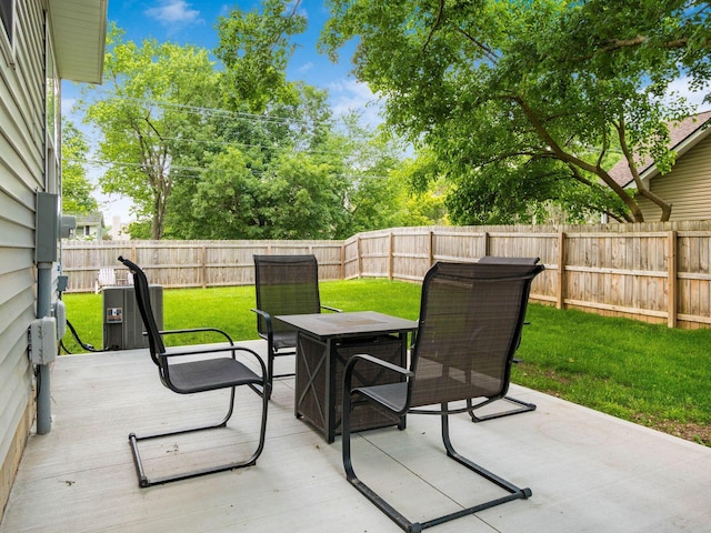 3552 Smiley Rd, Hilliard, OH 43026 - fenced backyard featuring outdoor dining area